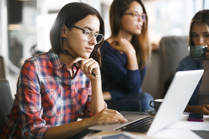 Leitores de PDF Gratuitos Ajudam a Economizar, mas Possuem Anúncios e Recursos Limitados