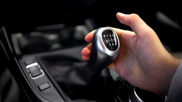 Transmissão Manual Pode Ser Mais Desafiador a Alguns Motoristas, Mas é Mais Barato