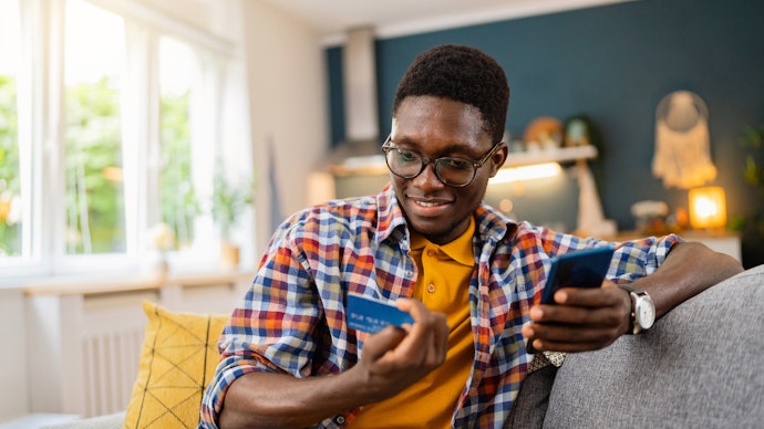 Quer Fazer Compras em Sites Estrangeiros? Veja se o Cartão Sem Anuidade é Internacional