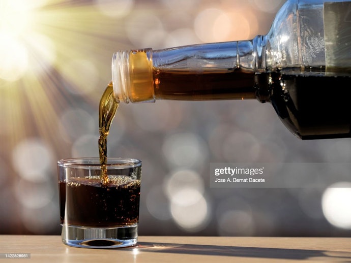 Observe o Volume da Garrafa, a Maioria Tem Cerca de 700 ml