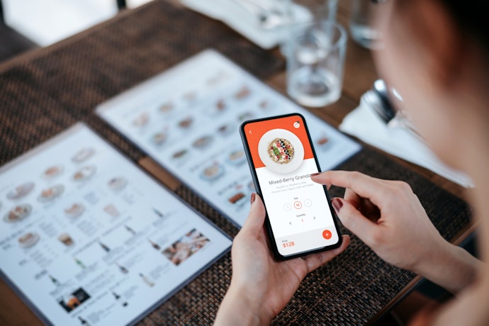 O Site Oficial e as Redes Sociais do Restaurante Informam o Horário e Reservas