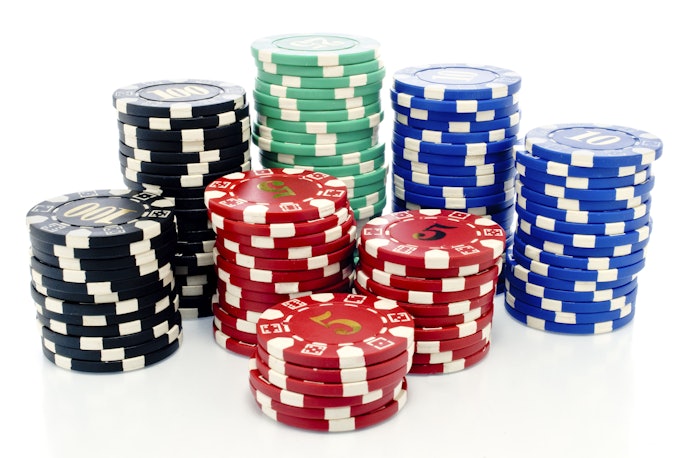 Busque um Kit Poker com ao Menos 300 Fichas