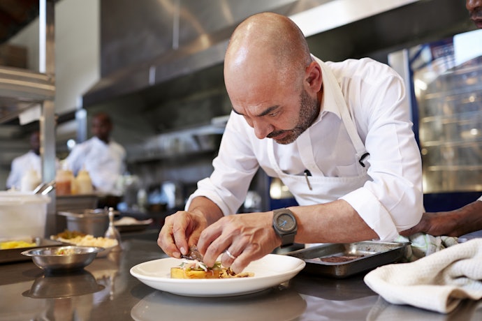 O Chef é a Alma do Restaurante: Conheça Sua Trajetória Antes de Visitar