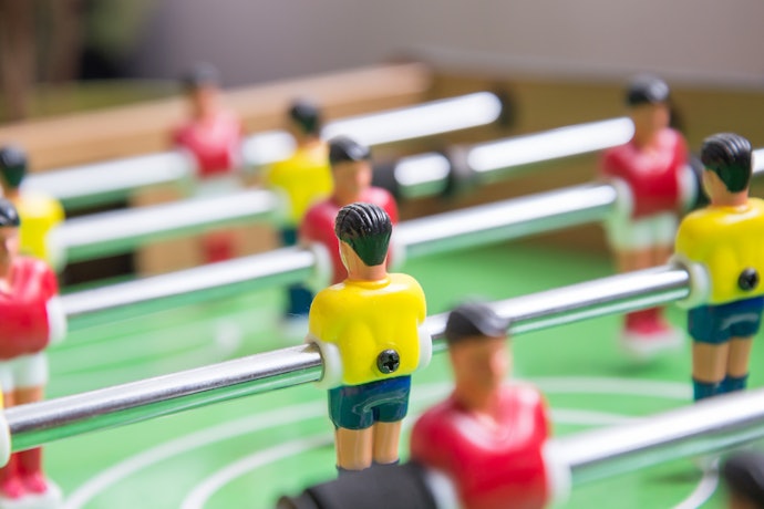Confira se a Mesa de Pebolim Tem Barras Embutidas ou Passantes