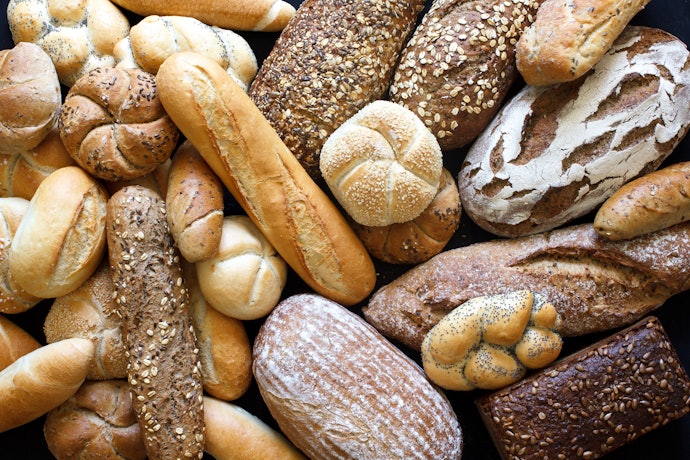 Observe se a Padaria de São Paulo Oferece Outros Produtos, como Bolos e Sanduíches