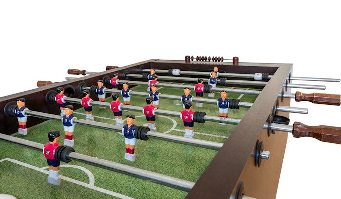 Decida Entre a Mini Mesa de Pebolim ou o Modelo Padrão