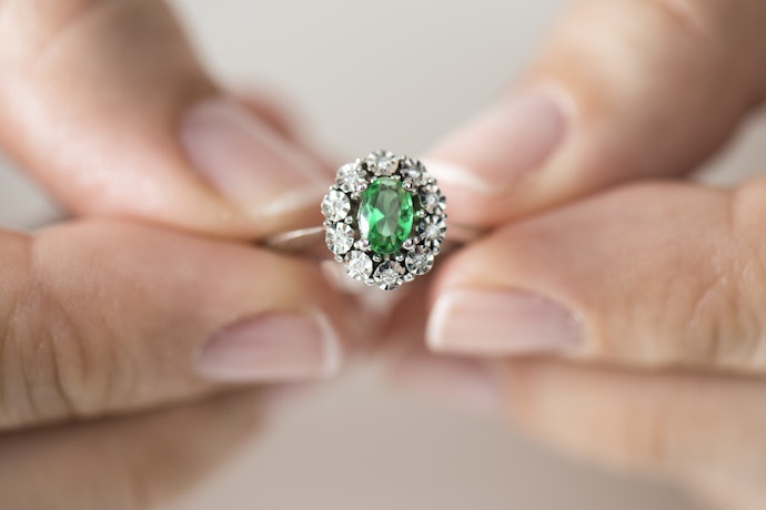 Zircônias Brilhantes São Parecidas com Diamantes e Têm um Preço Mais Acessível