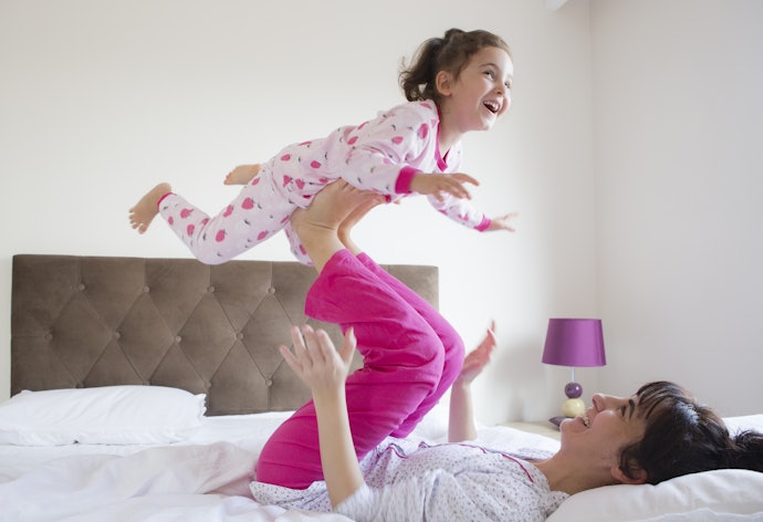 Pijamas Infantis de um Tamanho Maior Permitem Melhor Mobilidade e Duram Mais
