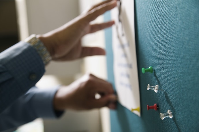 Quadro de Avisos Acrílico, Cortiça ou Feltro? Escolha o Material de Sua Preferência