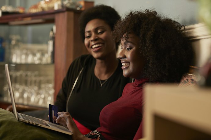 Decida entre Sites de Compras Brasileiros ou Internacionais e Veja o Ano de Fundação