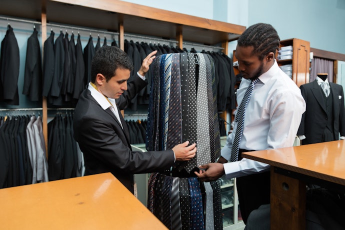 Uma Gravata Tradicional de 150 cm Tem o Tamanho Adequado para a Maioria das Pessoas