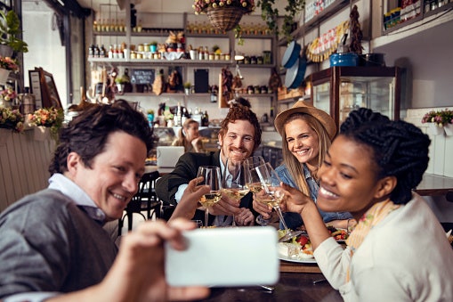 Prefira Restaurantes que Somam Mais de 4,5 Estrelas no Google Maps