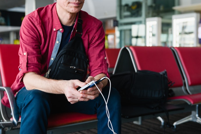 Mochilas Antifurto com USB Permitem Carregar o Celular Sem Abrir