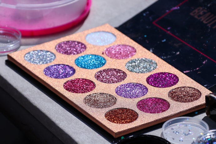 Se Gosta de Inovar nas Makes, Prefira Paleta Glitter a Sombra Unitária