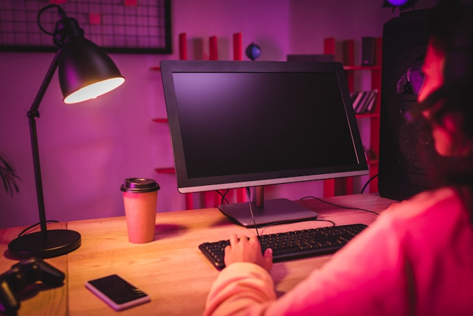 Pouco Espaço? Opte por Monitores com até 40 cm de Largura e 20 cm de Profundidade