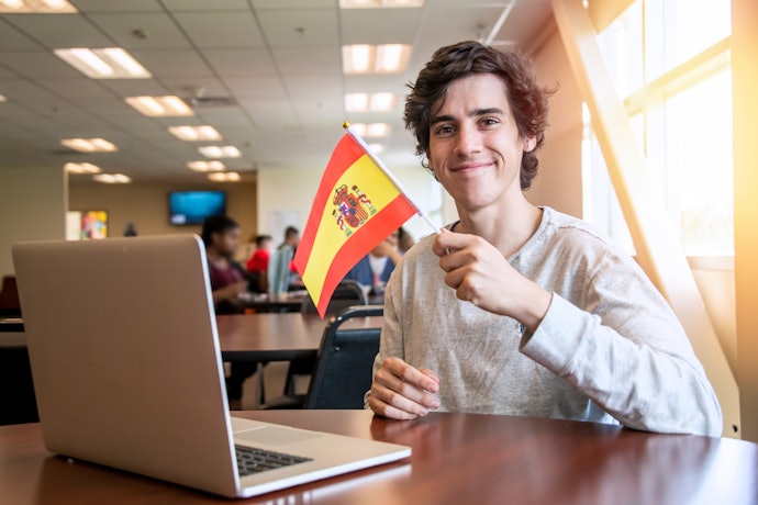 Escolha Entre Cursos de Espanhol com Aulas Gravadas e/ou Ao Vivo