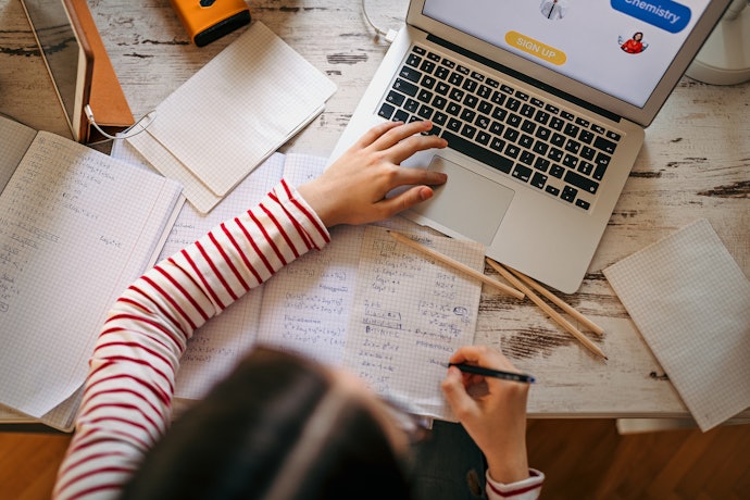 Confira se o Site Oferece Conteúdos Extras, como Cursos e Blog