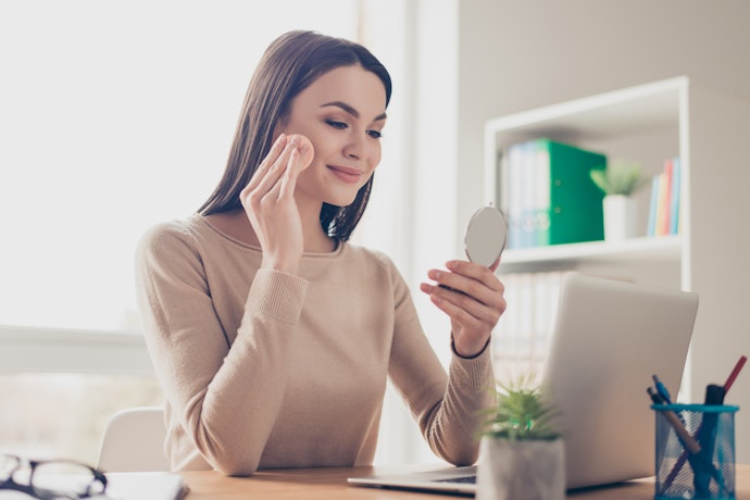 Pesquise o Poder de Fixação do Blush