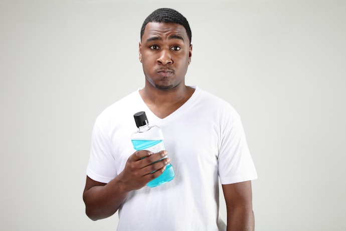 As Versões de Listerine sem Álcool São Mais Suaves para Quem Tem Sensibilidade