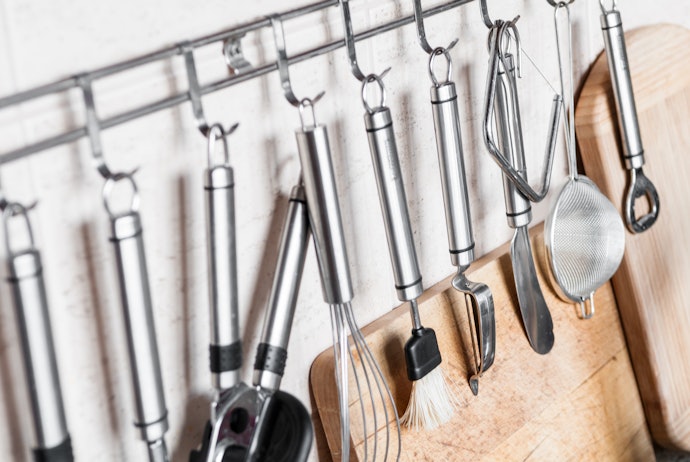 Para Pendurar no Gancho da Cozinha, Escolha uma Espátula com Furo no Cabo