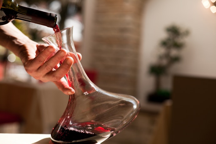 Verifique a Capacidade do Decanter, Alguns Comportam Mais de 2 Garrafas
