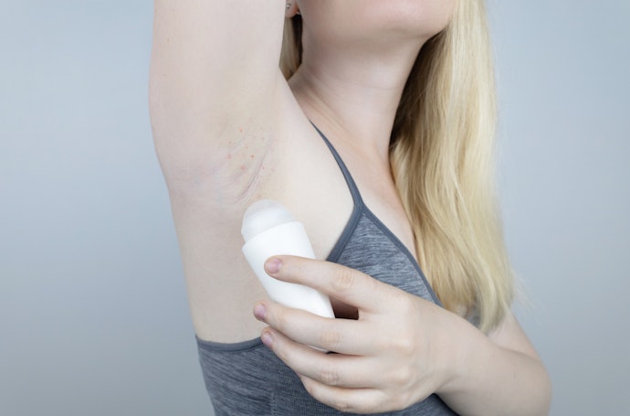 Considere Fórmulas sem Álcool ou Desodorantes Nivea para Pele Sensível