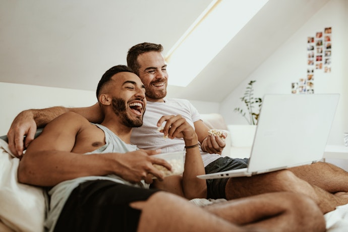 Comédia LGBTQIA+: Tramas Bem-Humoradas