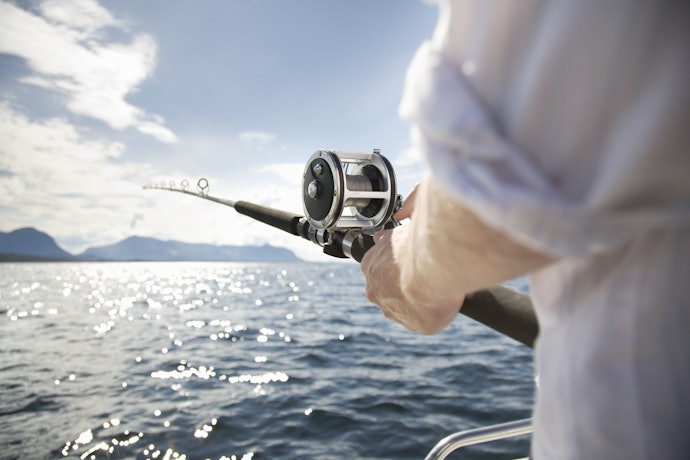 Carretilha Perfil Alto: Ideal para Peixes Pesados em Pescarias de Fundo