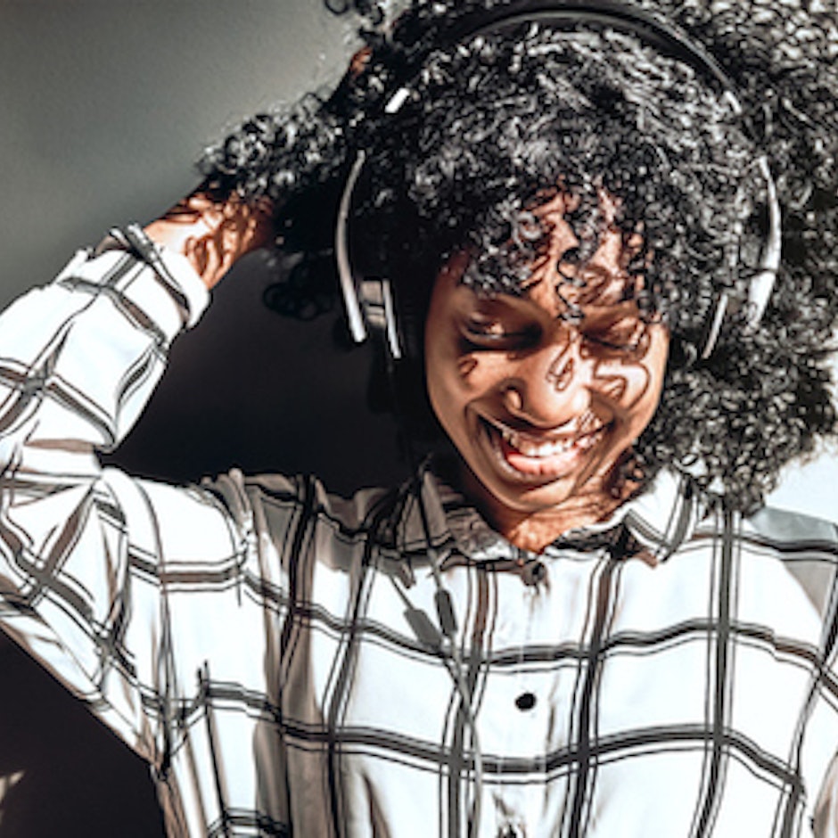 Podcasts Sobre Moda: 5 Indicações para Aprender Sobre Estilo e Comportamento