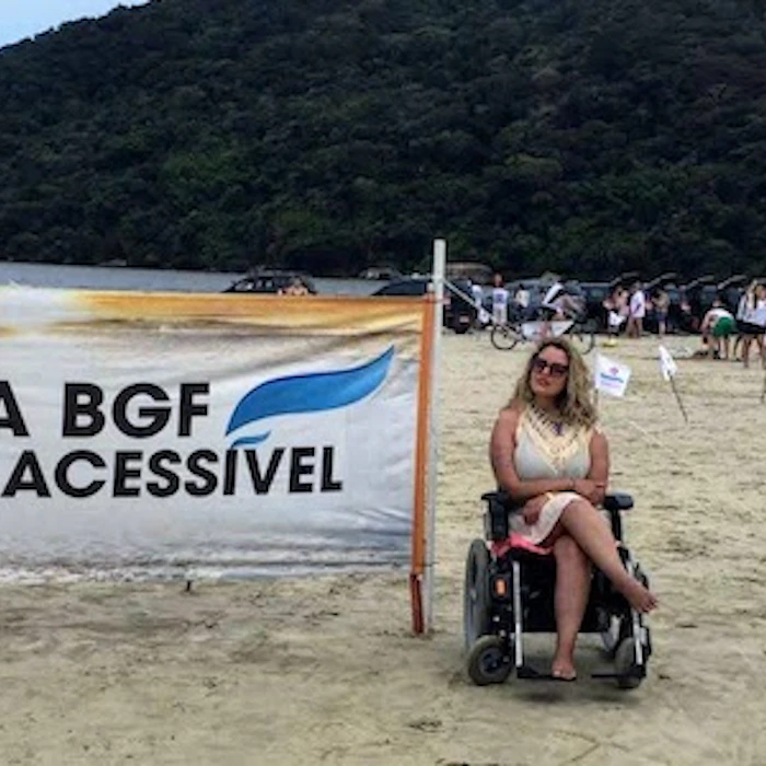 Praia Acessível: 6 Opções no Litoral Norte de São Paulo para Pessoas com Deficiência