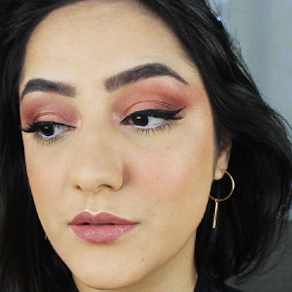 Maquiagem para Olhos: Veja 9 Produtos e um Passo a Passo com Fotos