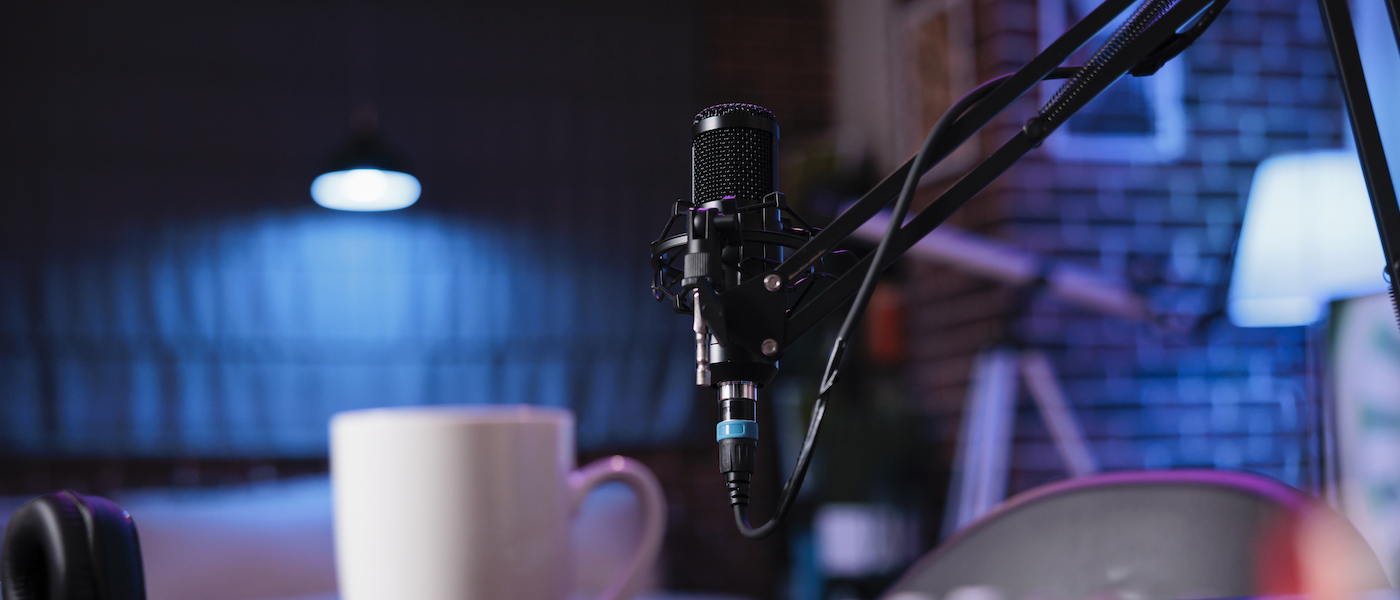 8 Podcasts Comandados por Mulheres que Vale a Pena Conhecer