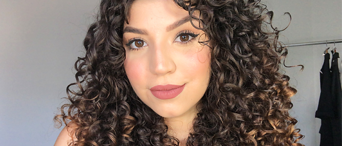 Cabelo Cacheado: 10 Produtos Favoritos para Cachos Hidratados e Definidos