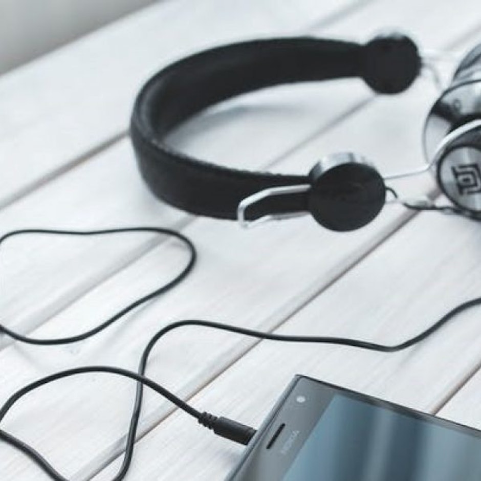 Podcasts Sobre Investimentos e Finanças Pessoais: 10 Programas para Ouvir no Spotify