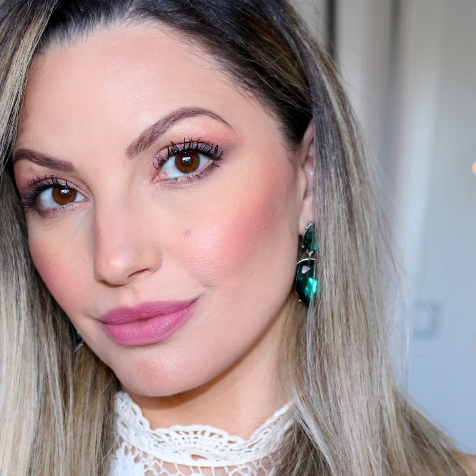 Faça uma Maquiagem Simples para o Dia a Dia com 10 Produtos Favoritos da Blogueira Bia Munstein