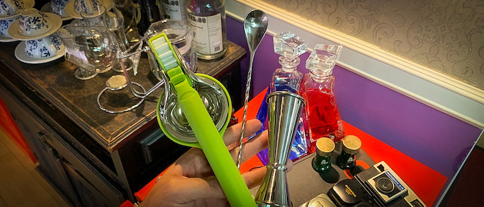 Veja 10 Acessórios para Bar que Vale a Pena Ter em Casa (Coqueteleira, Dosador e mais)