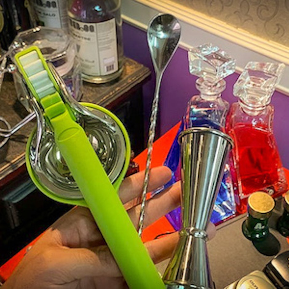 Veja 10 Acessórios para Bar que Vale a Pena Ter em Casa (Coqueteleira, Dosador e mais)