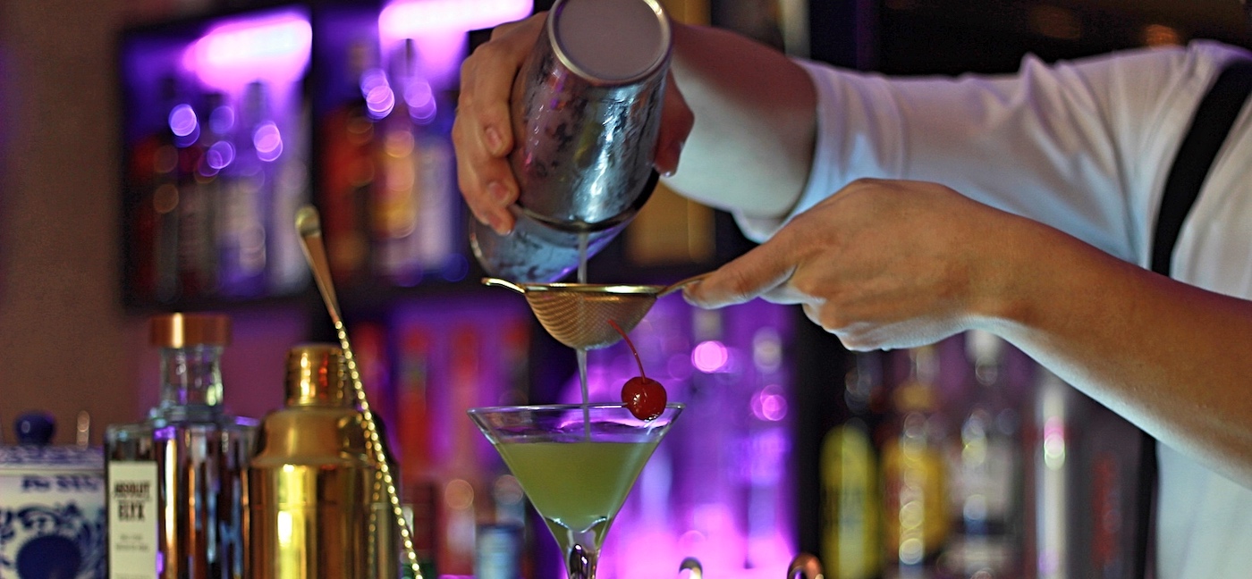 Prepare Drinks Famosos em Casa com 9 Bebidas Indicadas por Barman