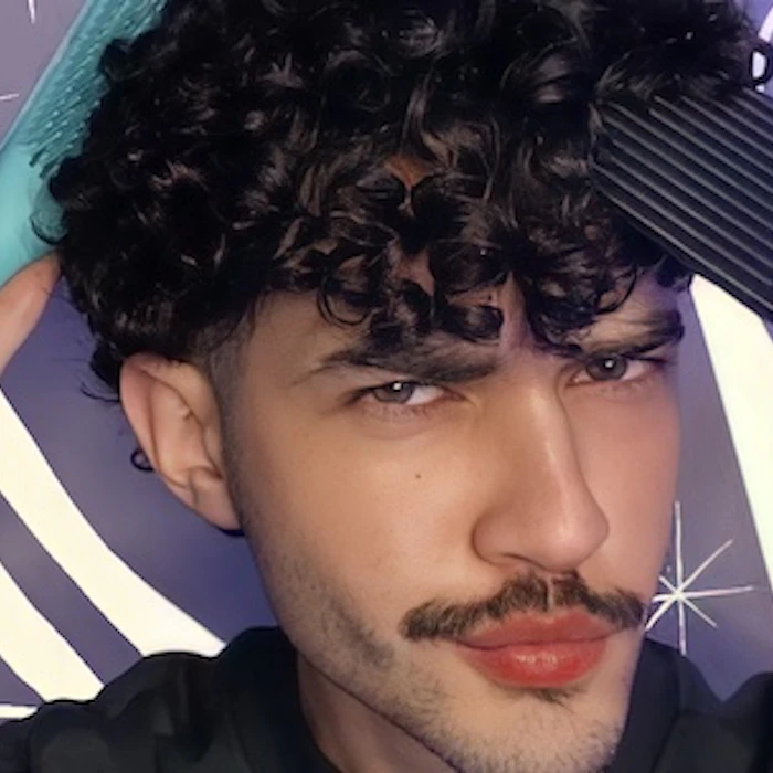 Cabelo Cacheado Masculino: 7 Produtos da Rotina de Mateus Vitório