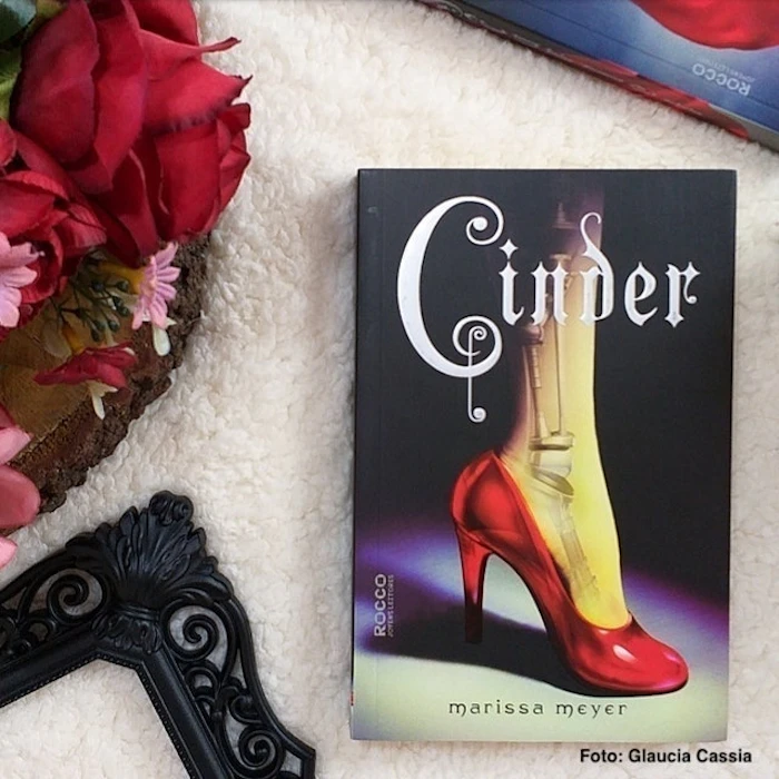 MARISSA MEYER Cinder Translation missing: pt-BR.activerecord.decorators.item_part_image/alt