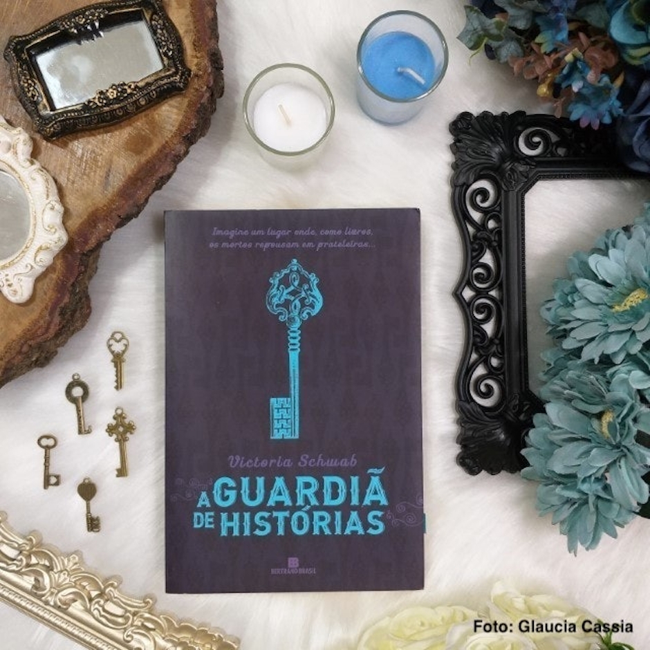 VICTORIA SCHWAB A Guardiã de Histórias Translation missing: pt-BR.activerecord.decorators.item_part_image/alt