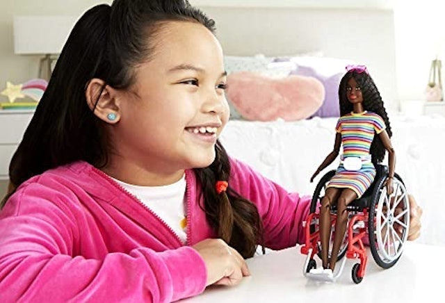 Barbie Fashionista Negra Com Cadeira de Rodas 3