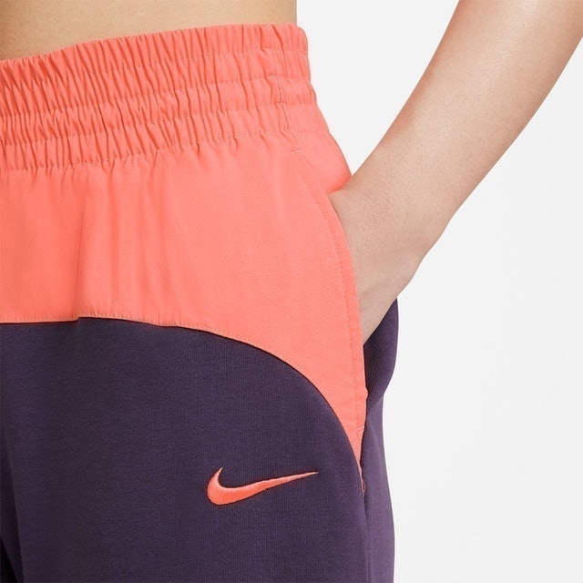 Calça Nike Sportswear Icon Clash Feminina 3