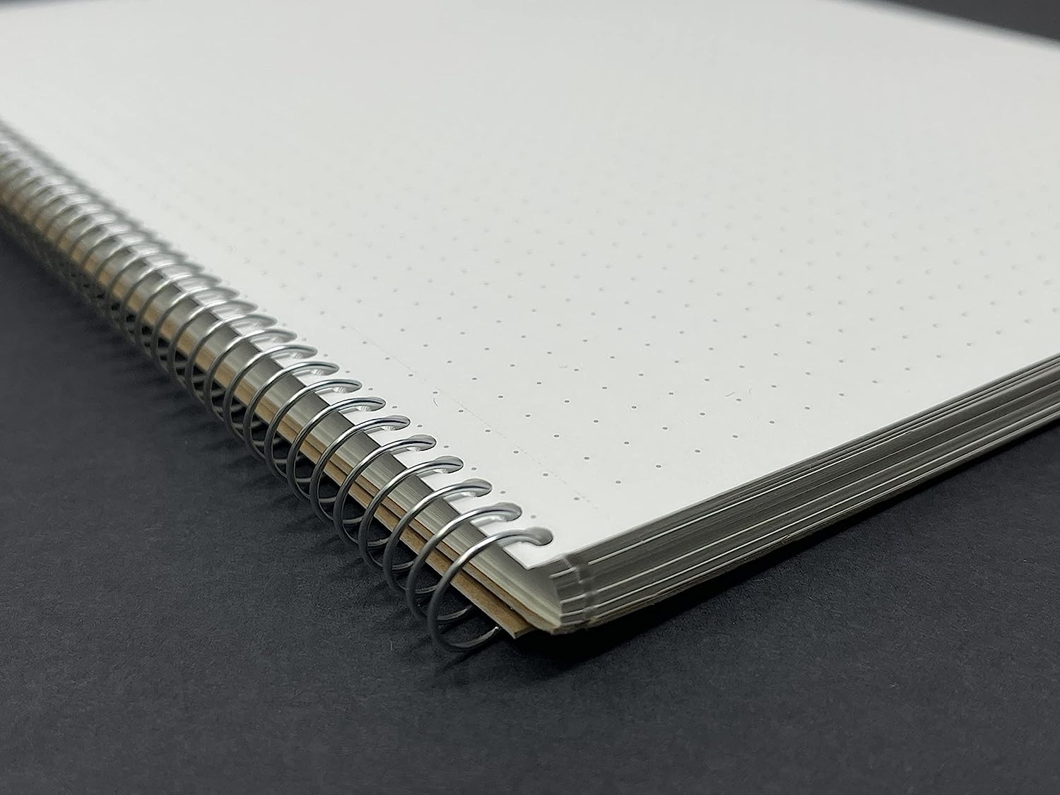 Caderno Espiral Básico Pontilhado A4 2