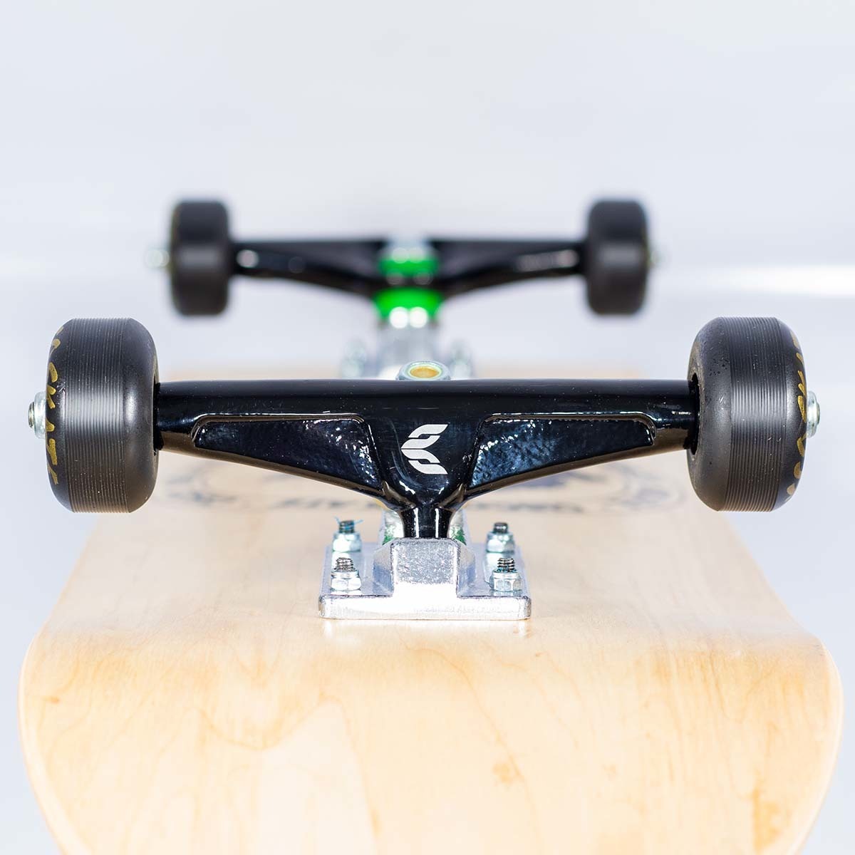 Skate Maple Profissional Montado Cisco Logo Gold 2