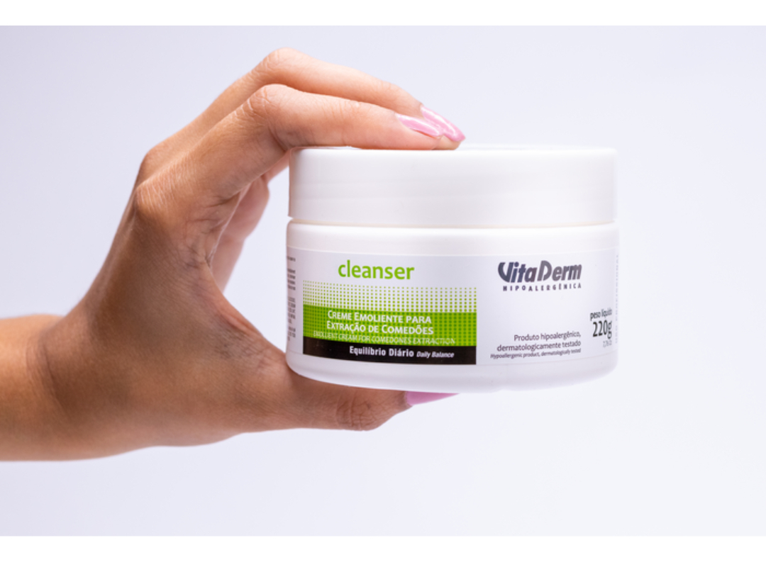 Creme Emoliente para Extração de Comedões Cleanser 3