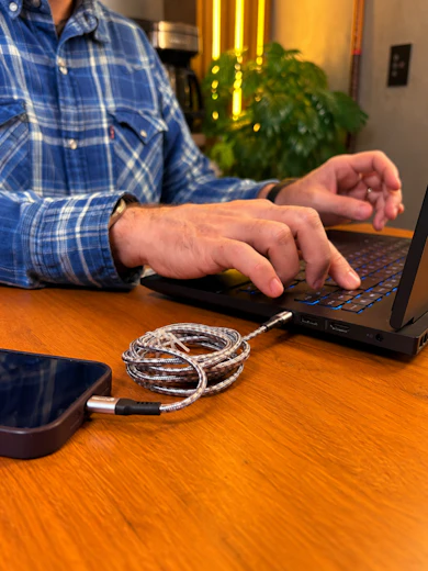 Cabo USB tipo C com 2 Metros de Comprimento