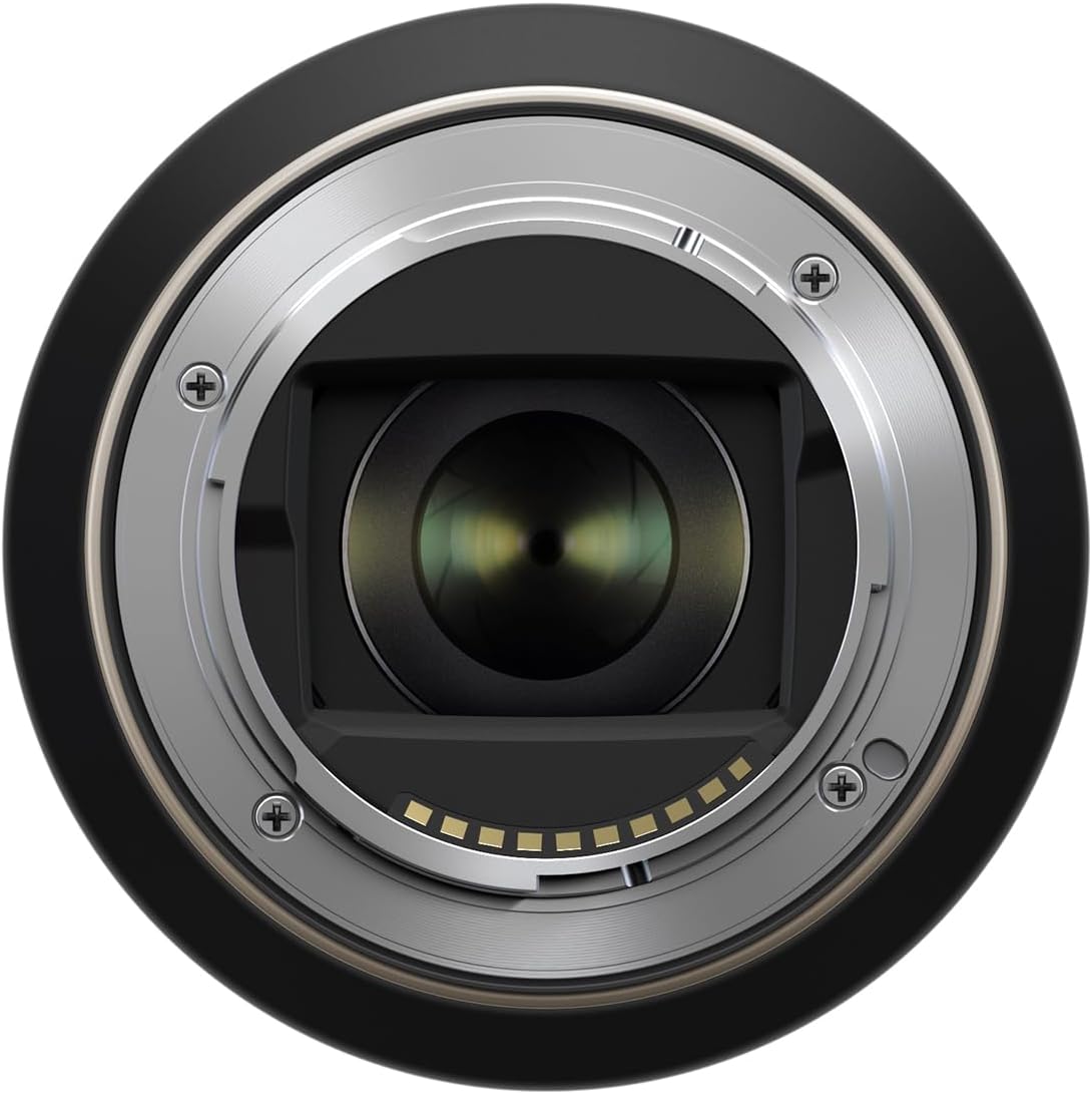 17-70 mm F/2.8 Di III-A VC RXD 4