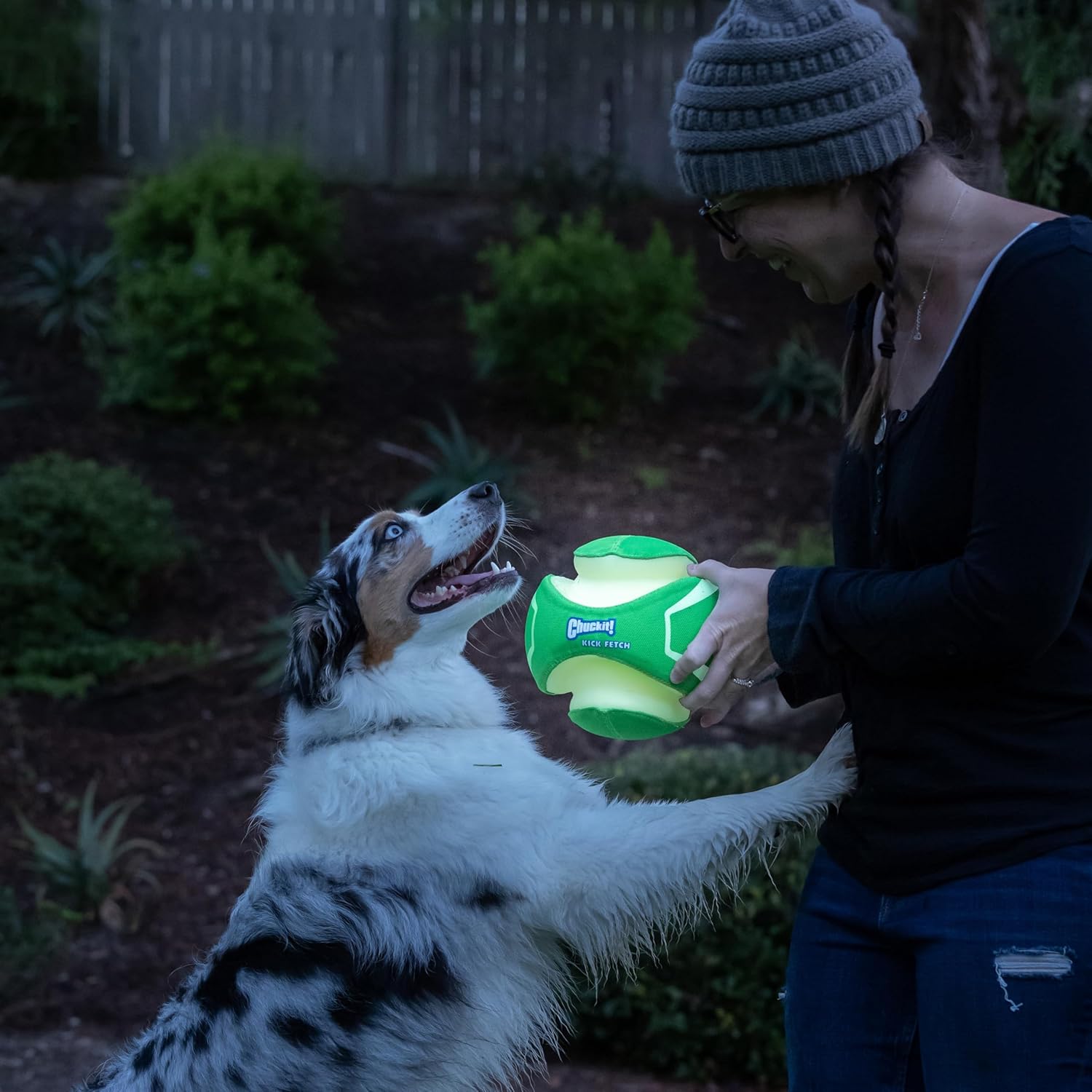 Bola Chuckit! Kick Fetch Max Glow 3