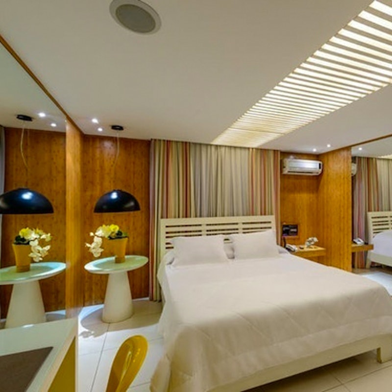 Apple Motel 1